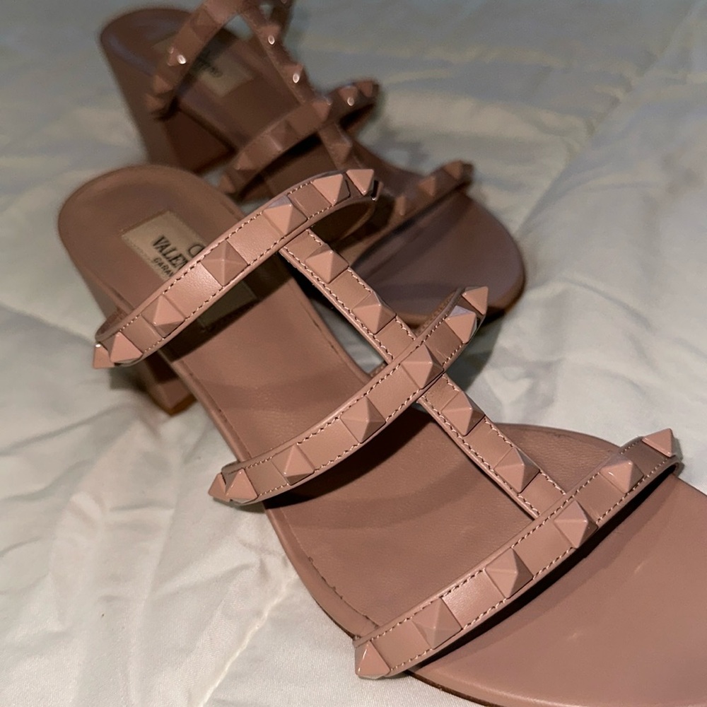 New VALENTINO Rockstud Nude Blush Leather Caged Slide Block Heel Sandals 38.5